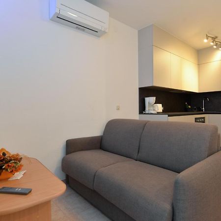 Apartments Elvis 1299 Vrsar Bagian luar foto