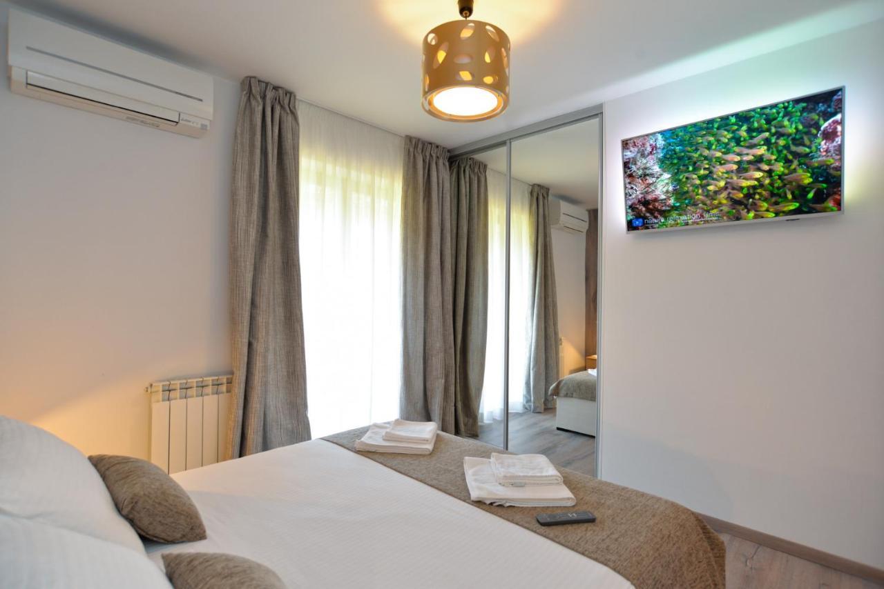 Apartments Elvis 1299 Vrsar Bagian luar foto