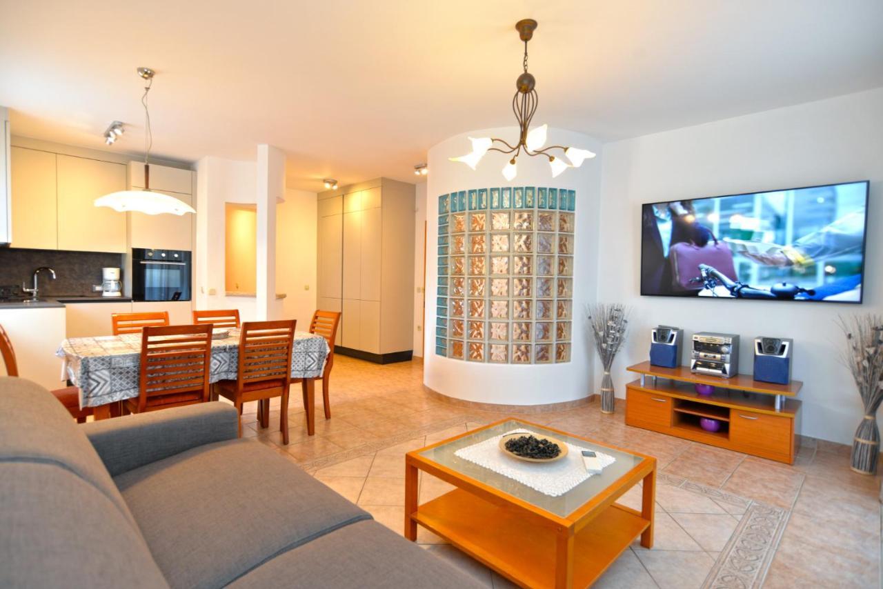 Apartments Elvis 1299 Vrsar Bagian luar foto