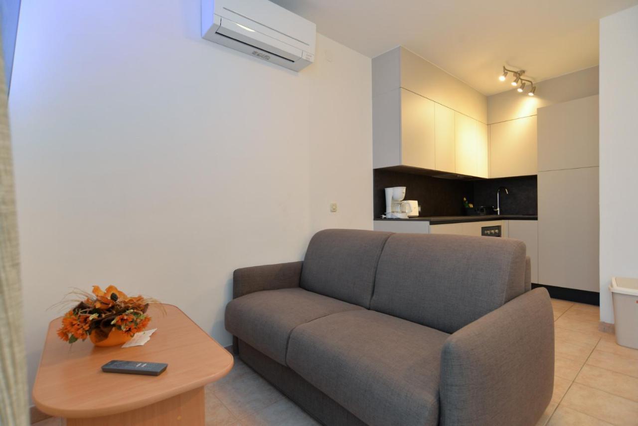 Apartments Elvis 1299 Vrsar Bagian luar foto