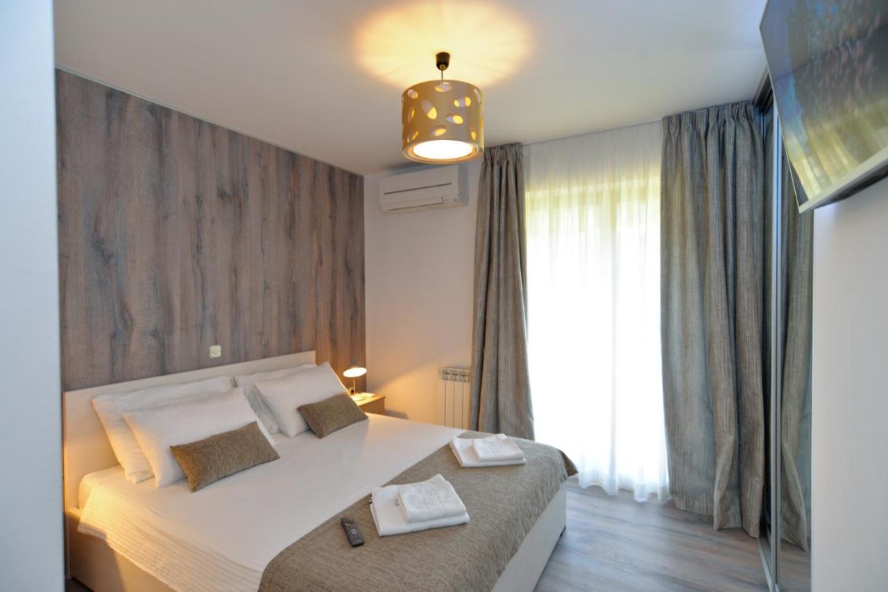 Apartments Elvis 1299 Vrsar Bagian luar foto