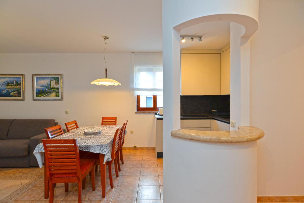 Apartments Elvis 1299 Vrsar Bagian luar foto