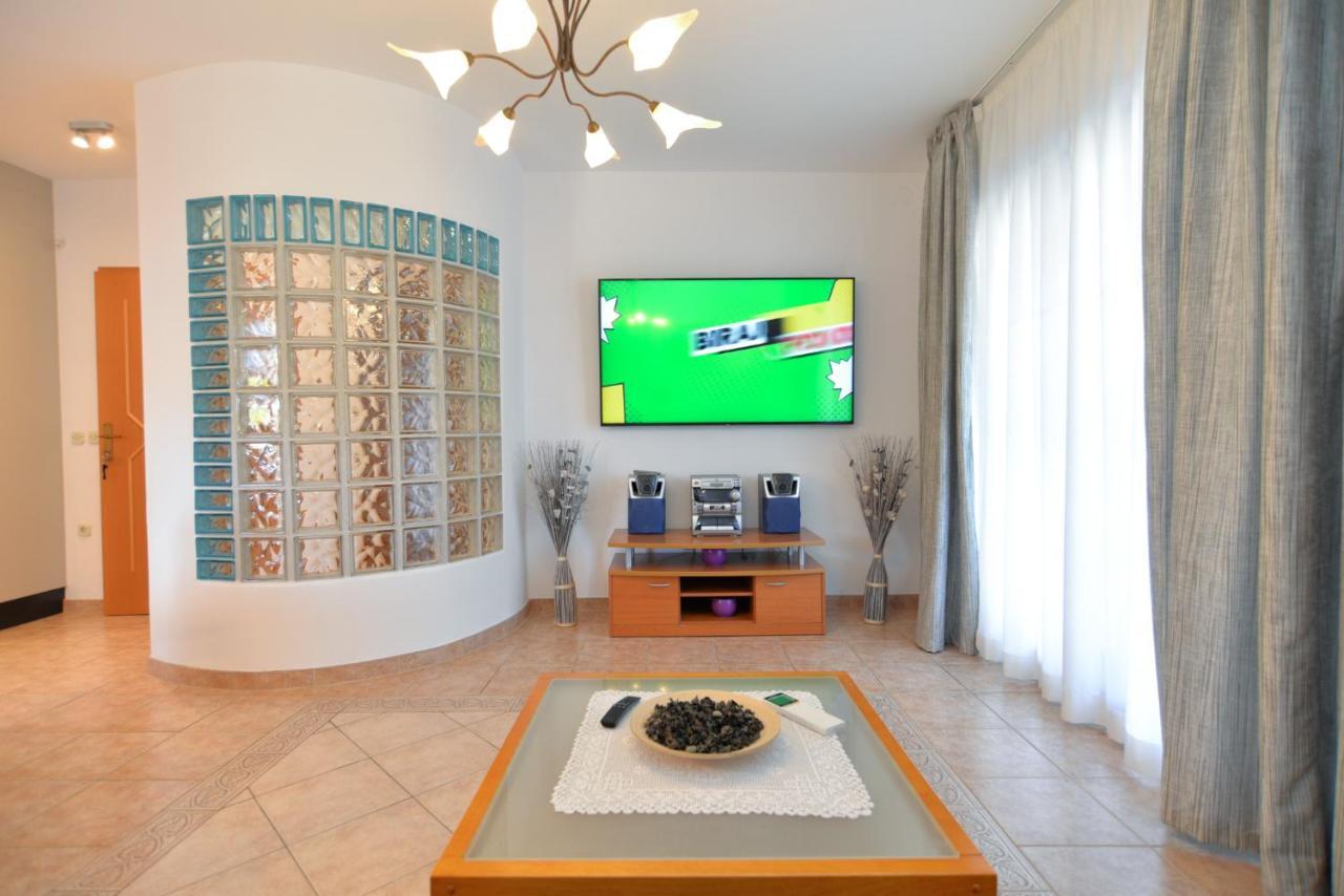 Apartments Elvis 1299 Vrsar Bagian luar foto