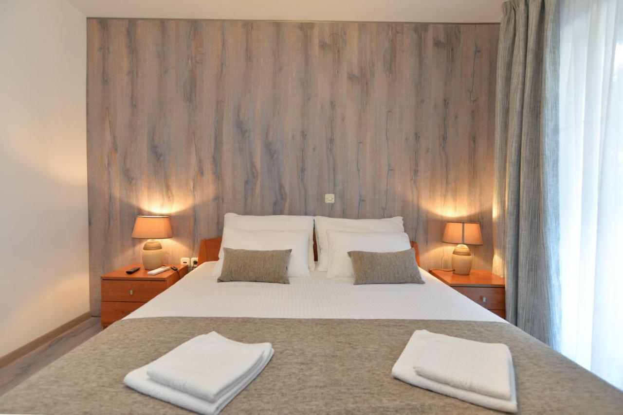 Apartments Elvis 1299 Vrsar Bagian luar foto