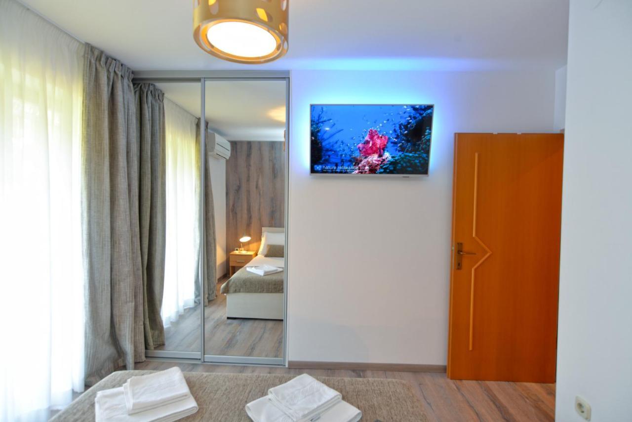 Apartments Elvis 1299 Vrsar Bagian luar foto