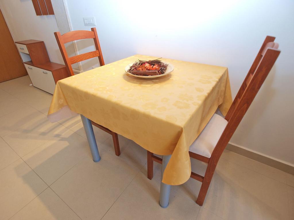 Apartments Elvis 1299 Vrsar Bagian luar foto