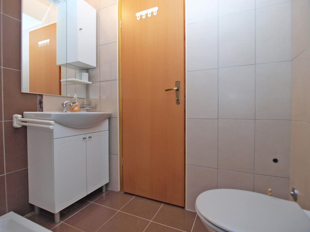 Apartments Elvis 1299 Vrsar Bagian luar foto